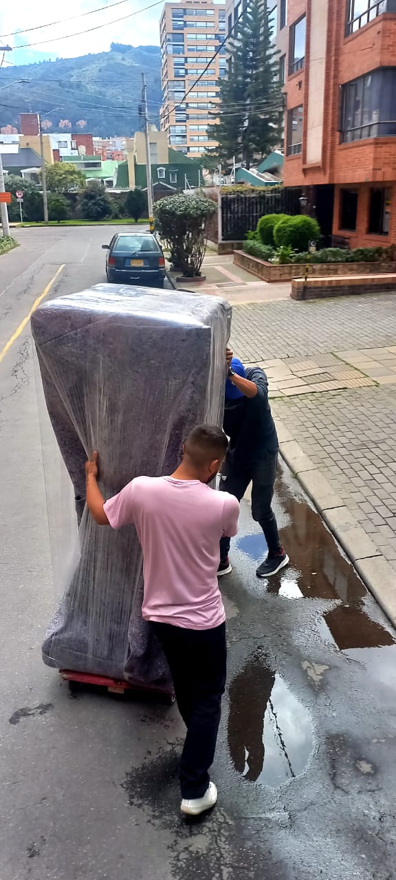 Transportes y Mudanzas Urian