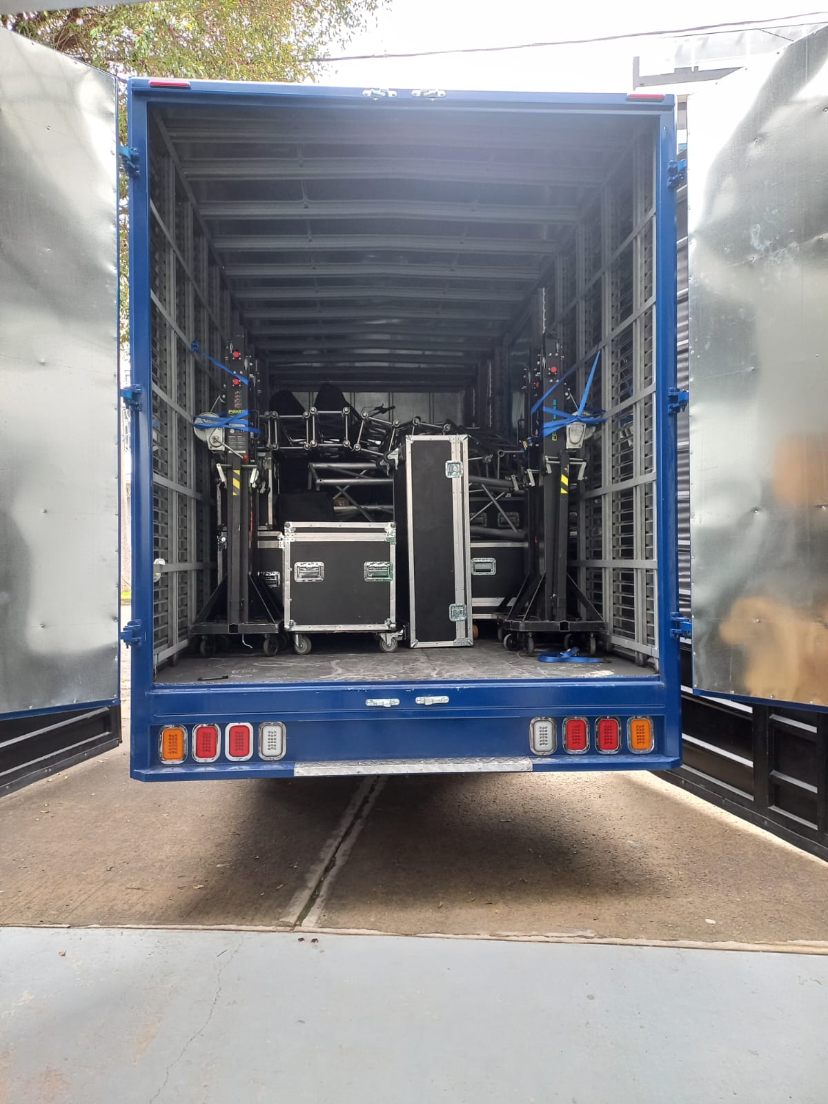 Transportes y Mudanzas urian